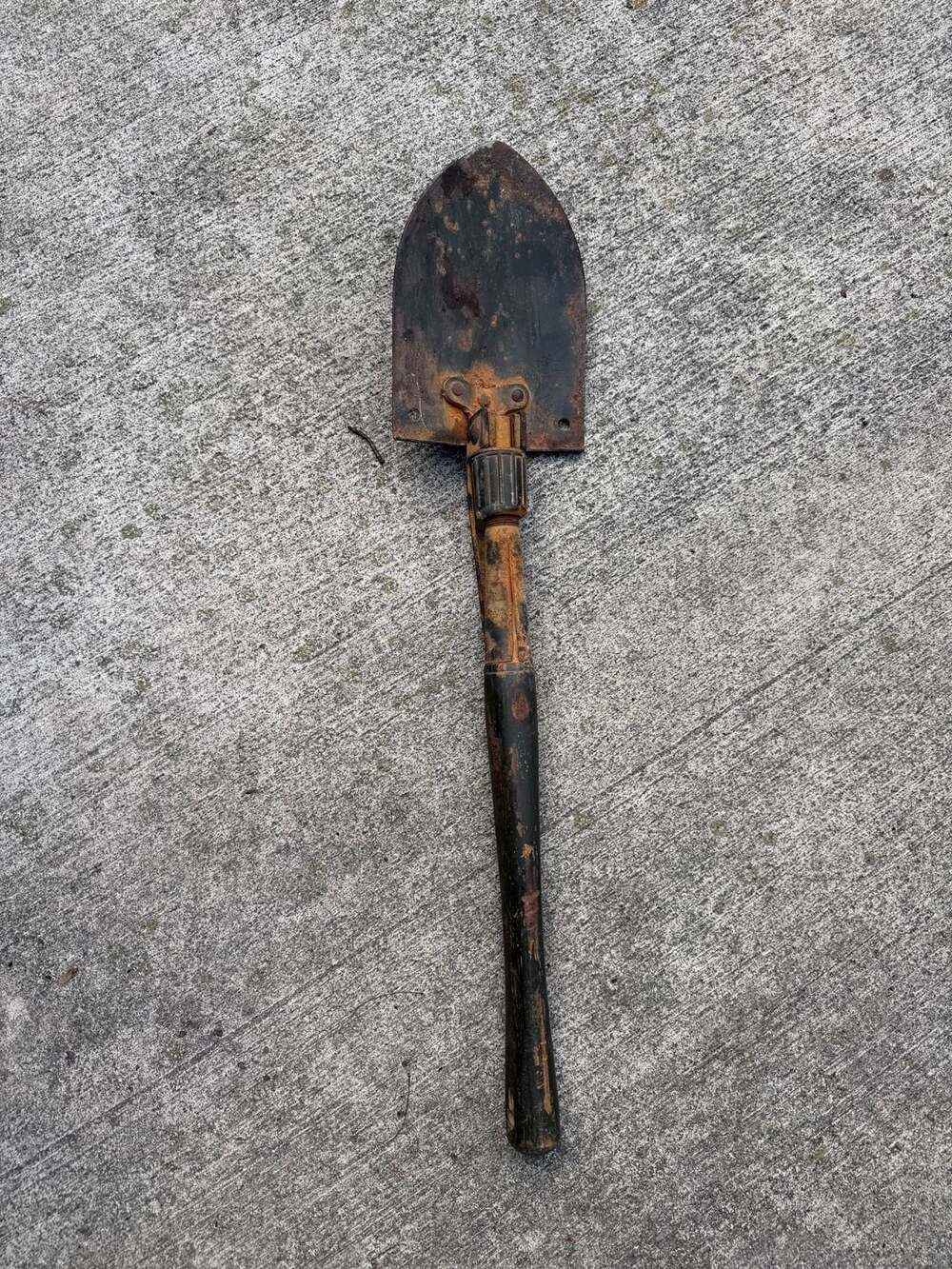 Vintage US Ames WWII Era Folding Entrenching Tool
